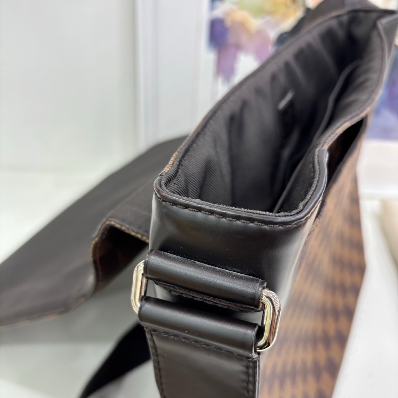 Louis Vuitton/路易威登 LV路​​易威登District棕色棋盤格翻蓋郵差包，19年編碼，有購證 成色新 尺寸：25*23*7-5