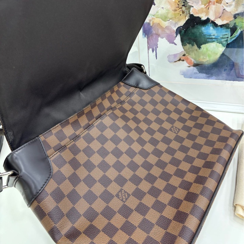 Louis Vuitton/路易威登 LV路​​易威登District棕色棋盤格翻蓋郵差包，19年編碼，有購證 成色新 尺寸：25*23*7-7