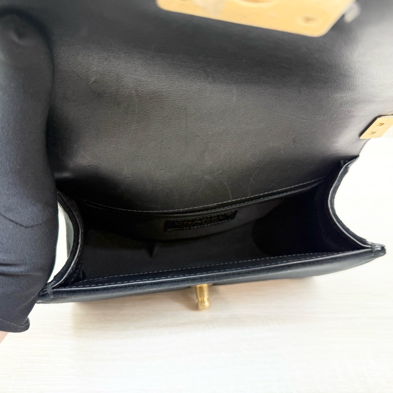 CHANEL包包黑色天鵝絨滿鑽金釦BOY20/A67085-8