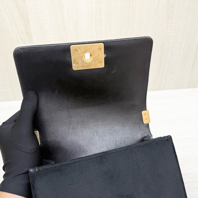 CHANEL包包黑色天鵝絨滿鑽金釦BOY20/A67085-11