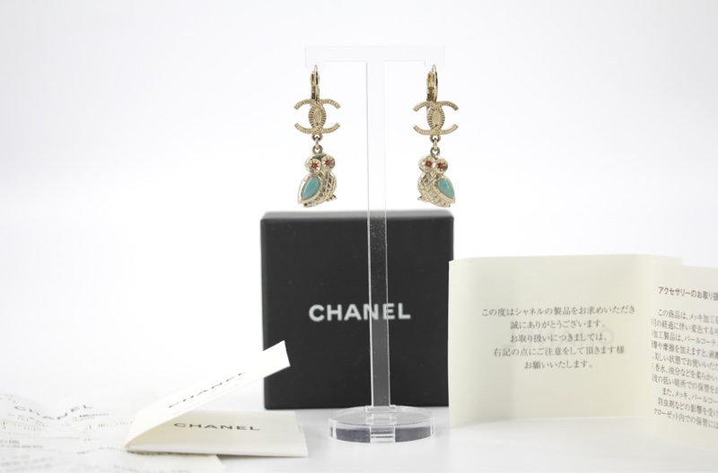 Chanel 18C 金屬貓頭鷹CC Logo吊墜耳環-0