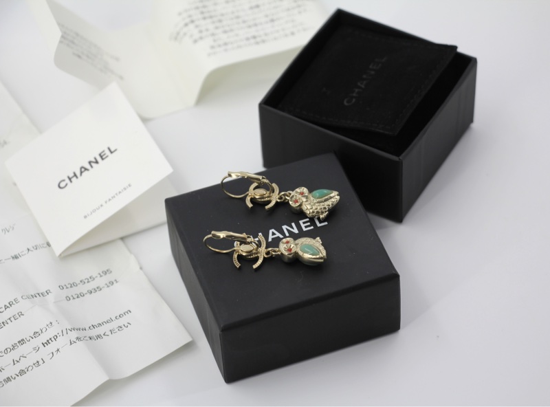 Chanel 18C 金屬貓頭鷹CC Logo吊墜耳環-3