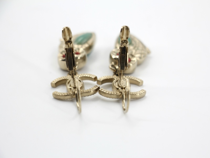 Chanel 18C 金屬貓頭鷹CC Logo吊墜耳環-8