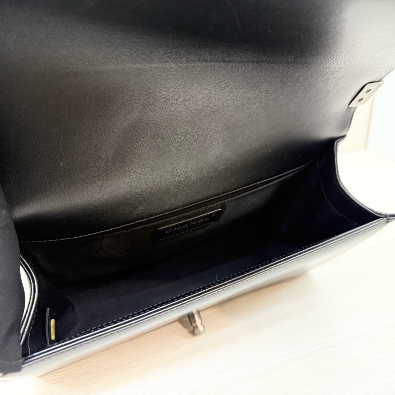 CHANEL黑色羊皮復古銀釦BOY25cm/A67086-11