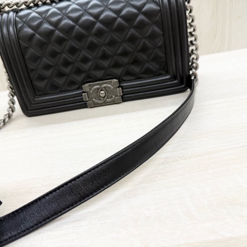 CHANEL黑色羊皮復古銀釦BOY25cm/A67086-17