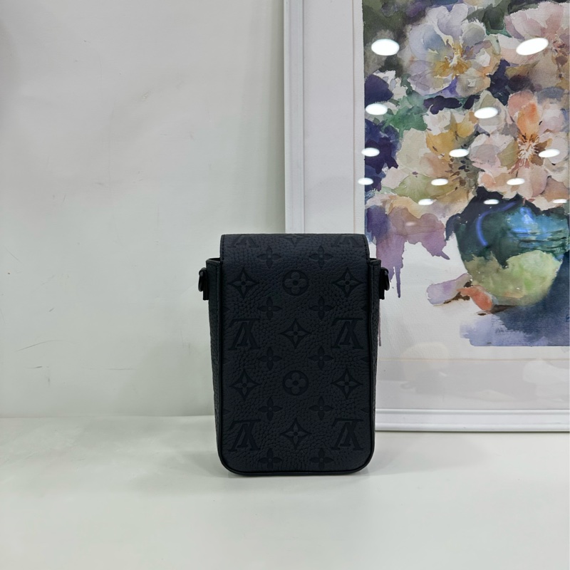 LV路易威登 S-Lock全皮壓花手機包 黑色 晶片款 尺寸：12*19cm-2