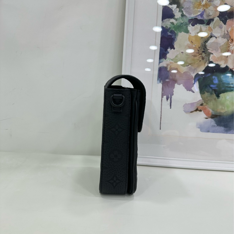 LV路易威登 S-Lock全皮壓花手機包 黑色 晶片款 尺寸：12*19cm-3