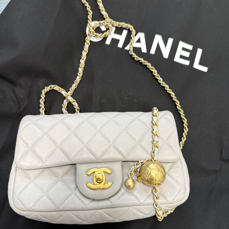 Chanel 🪐金球💫經典調節金球淡灰色19公分仙女包-0
