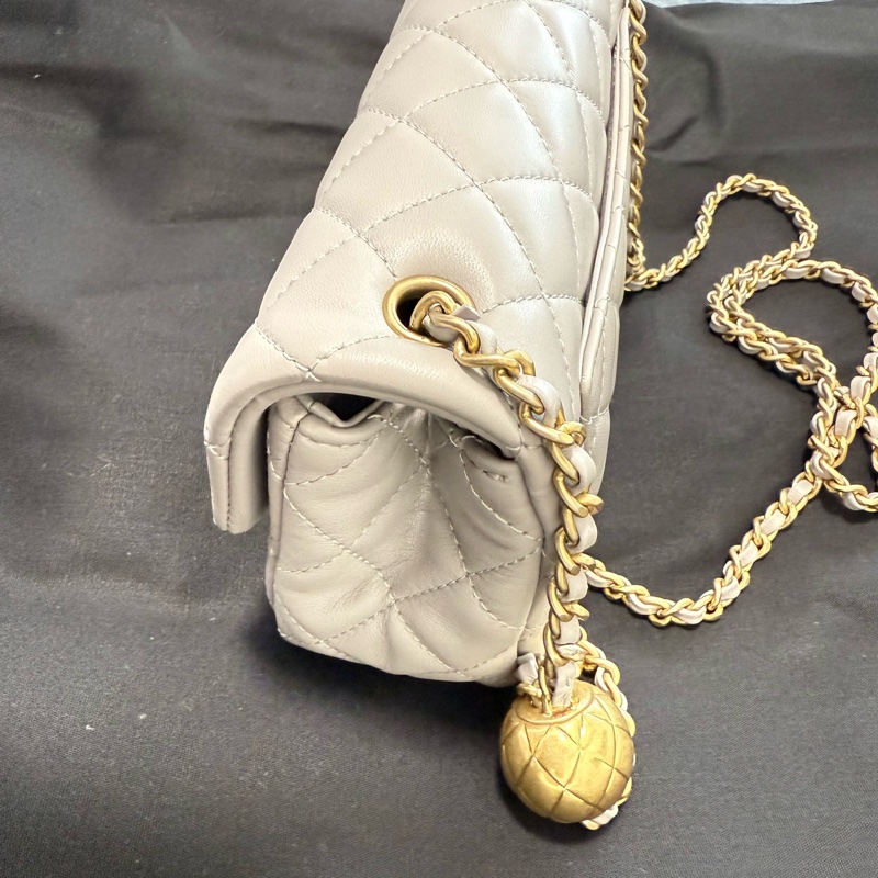 Chanel 🪐金球💫經典調節金球淡灰色19公分仙女包-1
