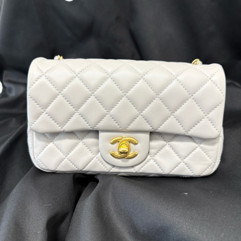 Chanel 🪐金球💫經典調節金球淡灰色19公分仙女包-3