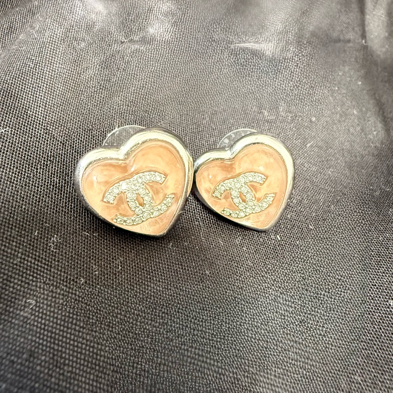 Chanel⭐️透明淺粉紅愛心耳環-1
