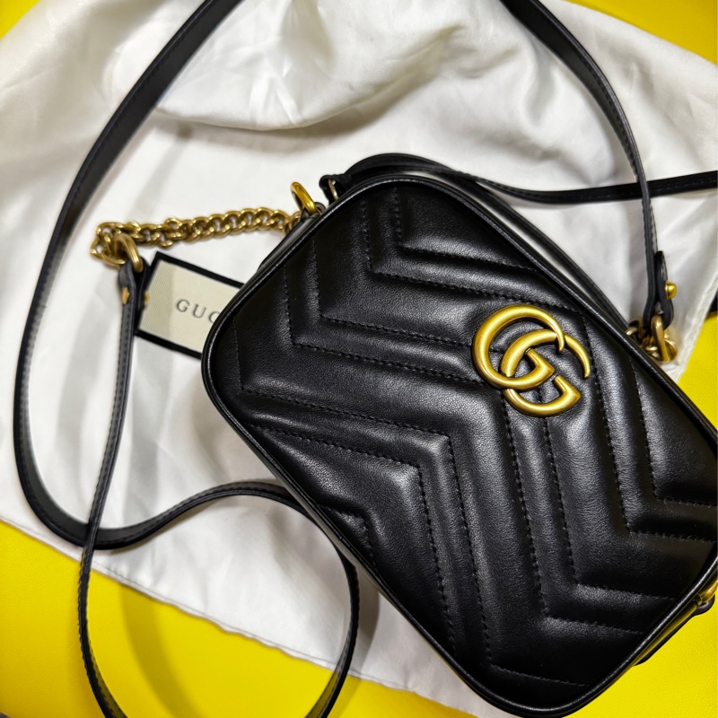 GUCCI Marmont雙G復古金屬LOGOMini Chain 牛皮W 字紋拉鍊斜背包（黑/迷你）-0