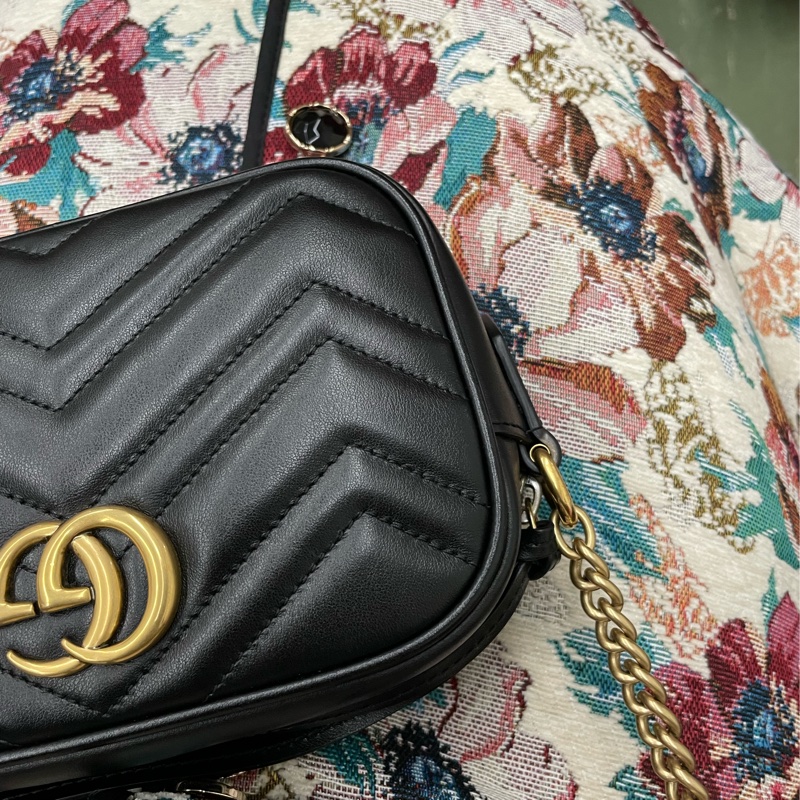 GUCCI Marmont雙G復古金屬LOGOMini Chain 牛皮W 字紋拉鍊斜背包（黑/迷你）-1