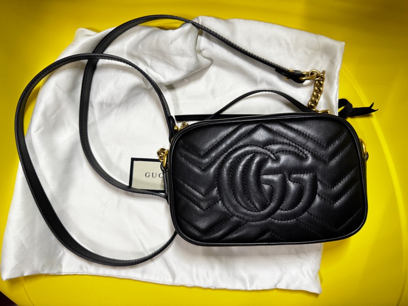 GUCCI Marmont雙G復古金屬LOGOMini Chain 牛皮W 字紋拉鍊斜背包（黑/迷你）-2