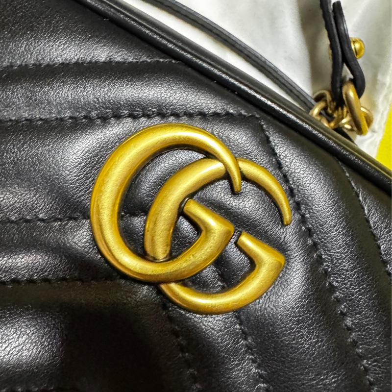 GUCCI Marmont雙G復古金屬LOGOMini Chain 牛皮W 字紋拉鍊斜背包（黑/迷你）-3