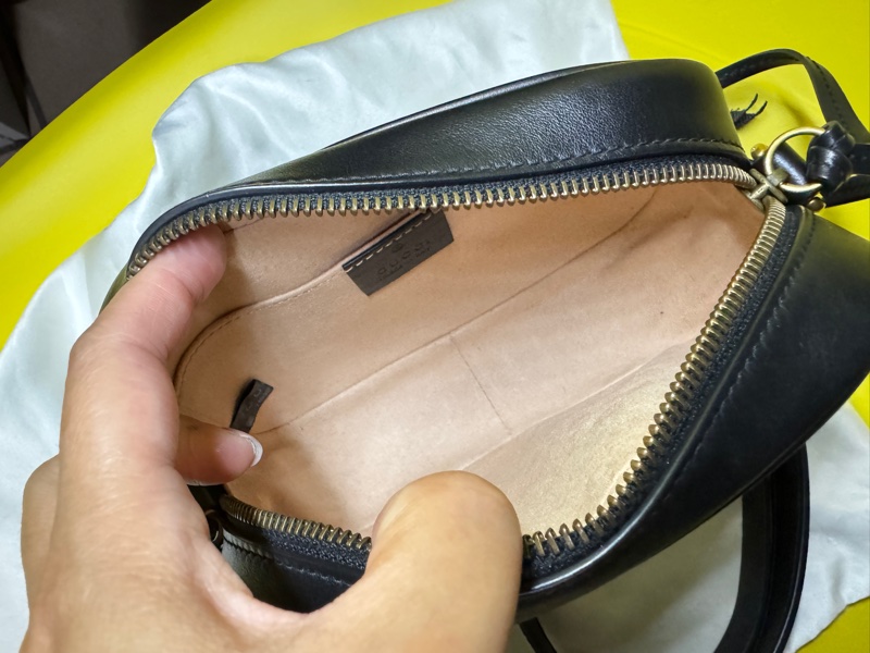 GUCCI Marmont雙G復古金屬LOGOMini Chain 牛皮W 字紋拉鍊斜背包（黑/迷你）-8