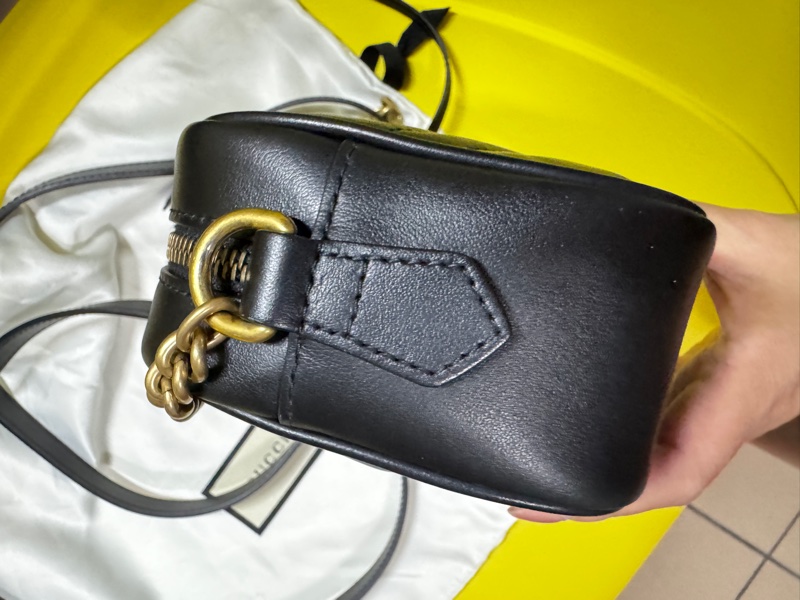 GUCCI Marmont雙G復古金屬LOGOMini Chain 牛皮W 字紋拉鍊斜背包（黑/迷你）-11