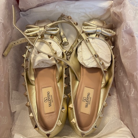 VALENTINO金色芭蕾娃娃鞋