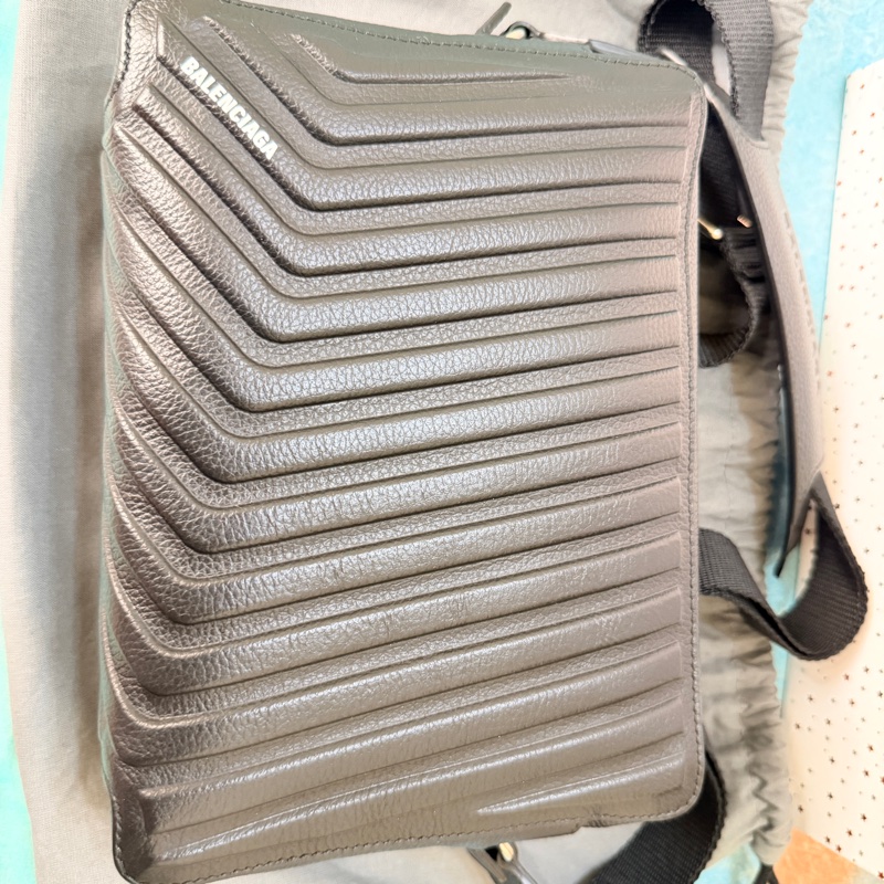 巴黎世家Balenciaga car camera bag真皮輪胎相機包 黑色-7