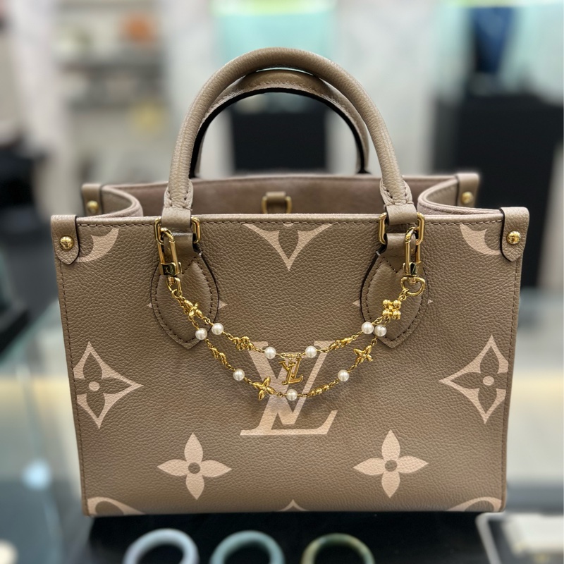 LV OnTheGo手提肩背包 斑鳩灰-0