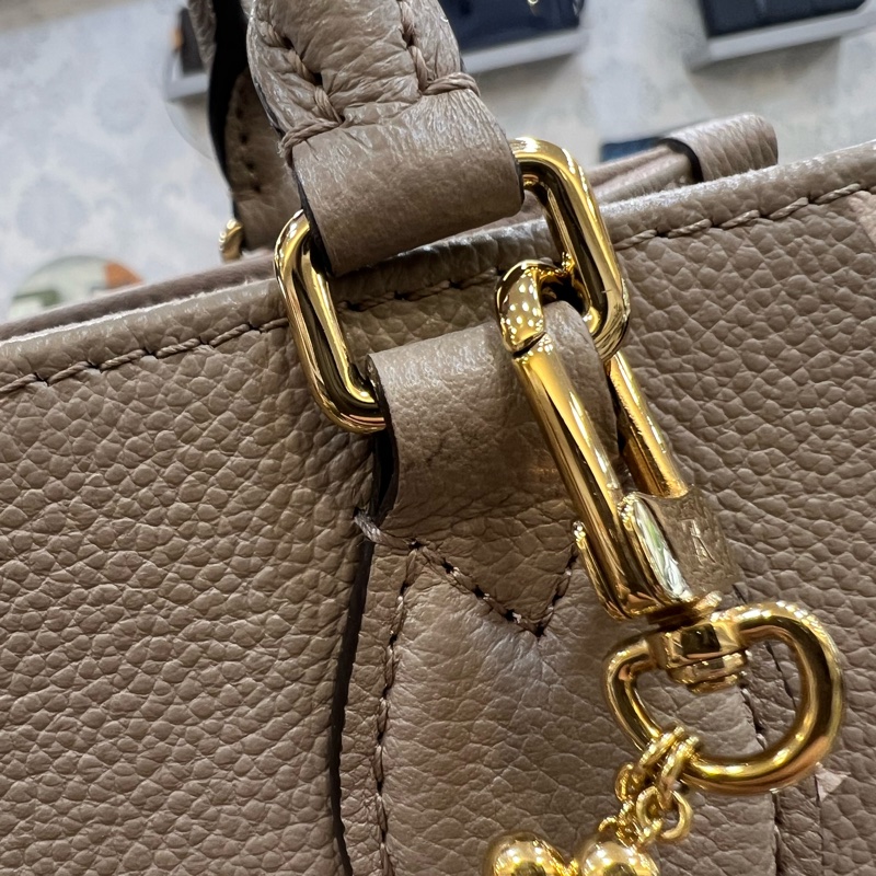 LV OnTheGo手提肩背包 斑鳩灰-7