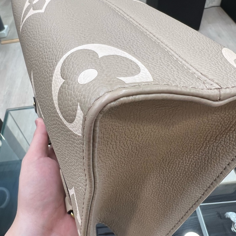 LV OnTheGo手提肩背包 斑鳩灰-13