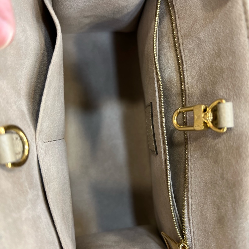 LV OnTheGo手提肩背包 斑鳩灰-15