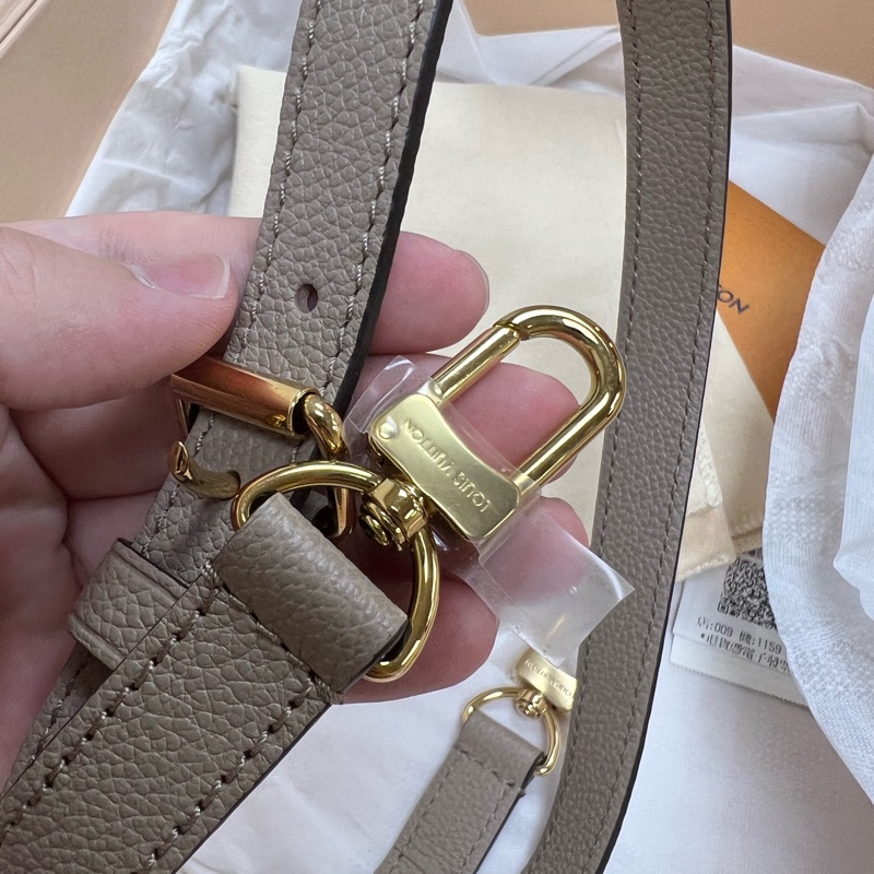 LV OnTheGo手提肩背包 斑鳩灰-16