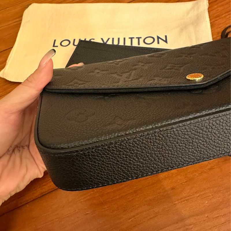 Lv黑壓紋三合一超好用斜背包-4