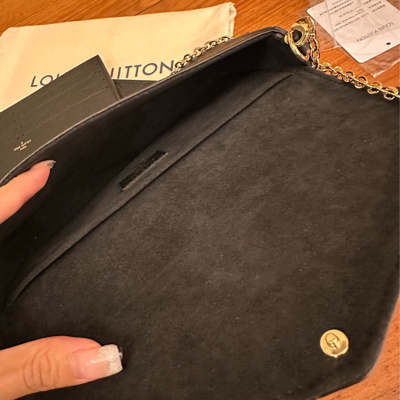 Lv黑壓紋三合一超好用斜背包-9