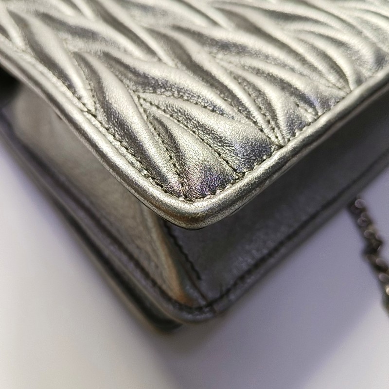 Miu Miu銀色羊皮絎縫單肩包 銀色五金 可拆卸肩帶-13