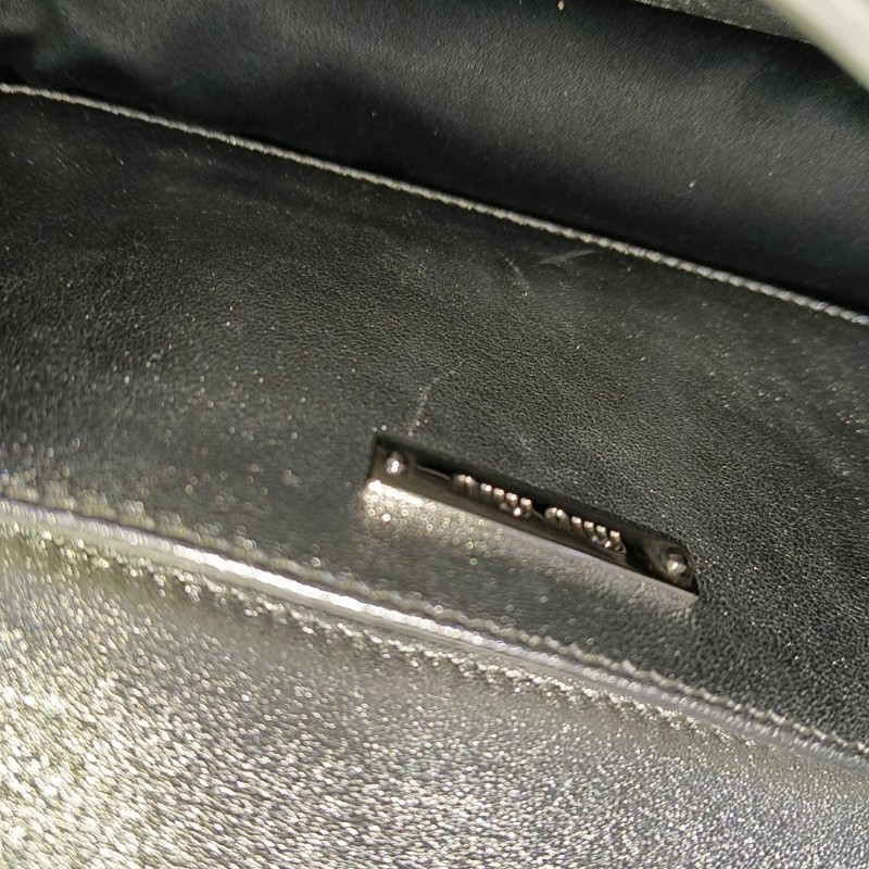 Miu Miu銀色羊皮絎縫單肩包 銀色五金 可拆卸肩帶-15