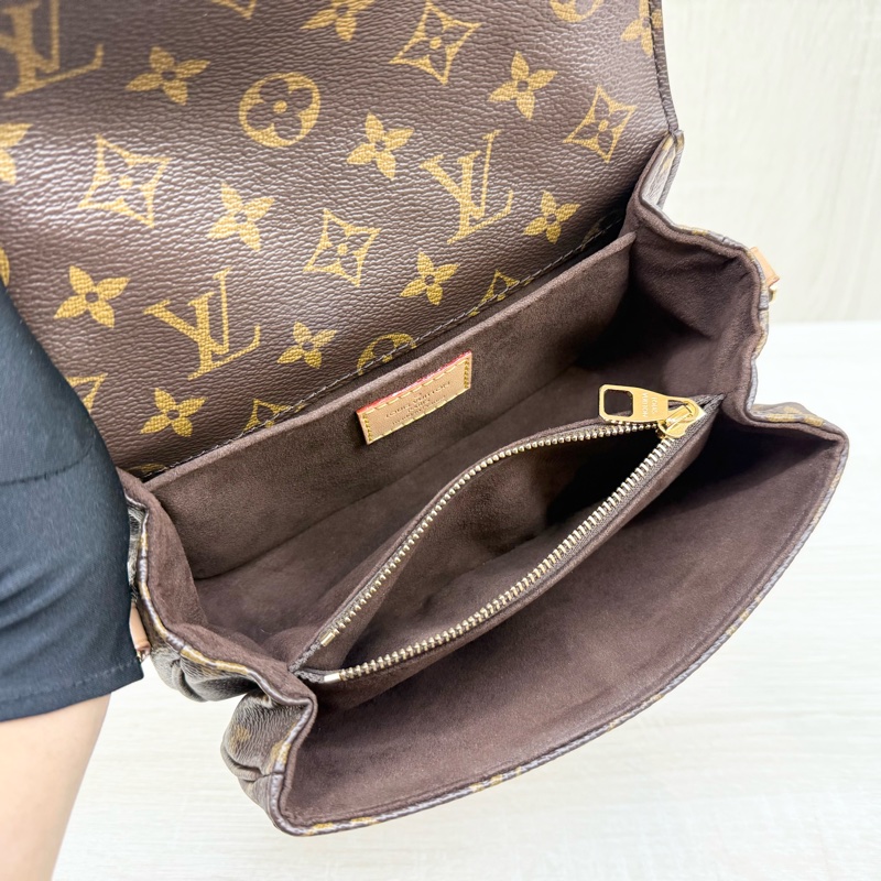 LV原花橫板East West郵差包M46279-11