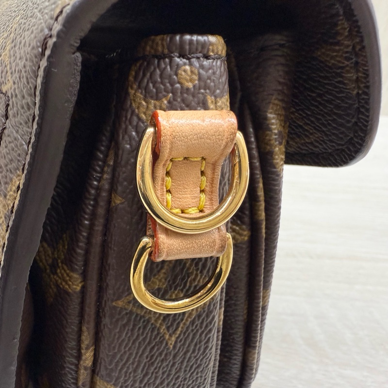 LV原花橫板East West郵差包M46279-17