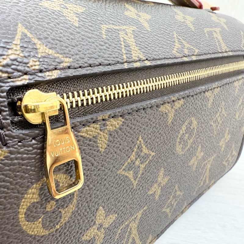 LV原花橫板East West郵差包M46279-19