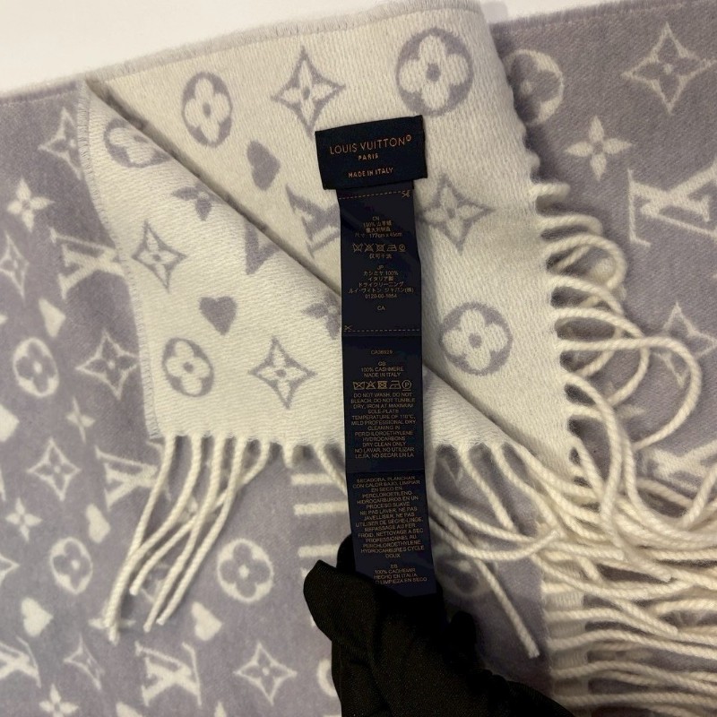 LV 灰白愛心老花 Cashmere 圍巾 M77641-6