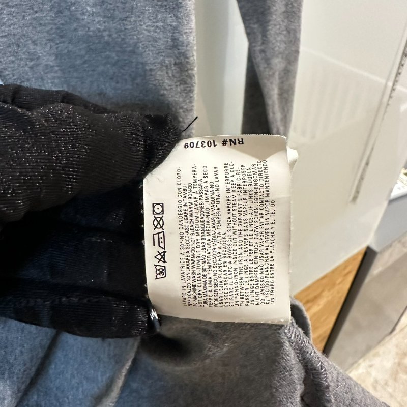 【美收精品】ARMANI 灰黑色長袖上衣 4-211【隔月月中將轉賣至日本 上架期限30天】-9