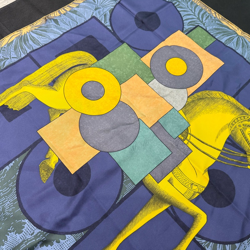 HERMES午夜藍捲金邊剪影騎士Cavalier en Formes真絲方巾90-5