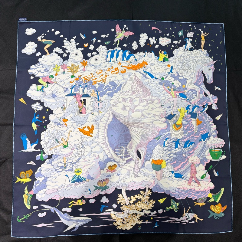 Hermes深藍雙兔天使飛馬動物系列淺藍橫條滾邊90x90披巾-2