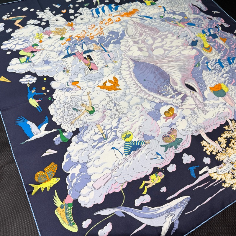 Hermes深藍雙兔天使飛馬動物系列淺藍橫條滾邊90x90披巾-5