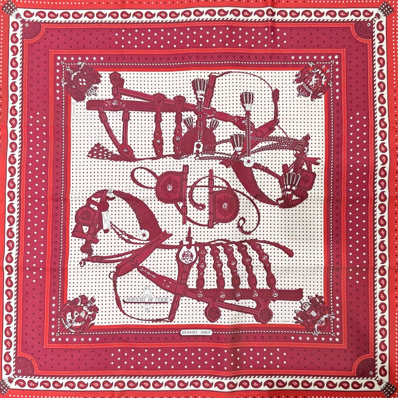 HERMES紅底白面馬具圖Harnais de cour絲巾55cm-0
