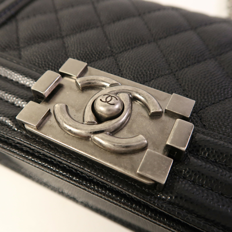 CHANEL 牛皮皮革Boy 20銀扣鏈帶肩背袋-9