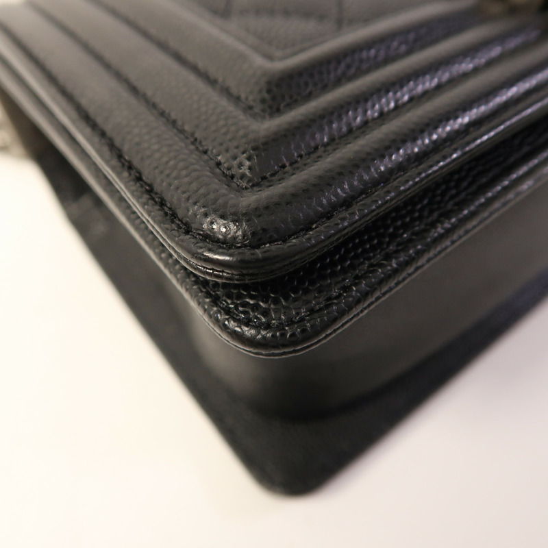 CHANEL 牛皮皮革Boy 20銀扣鏈帶肩背袋-12