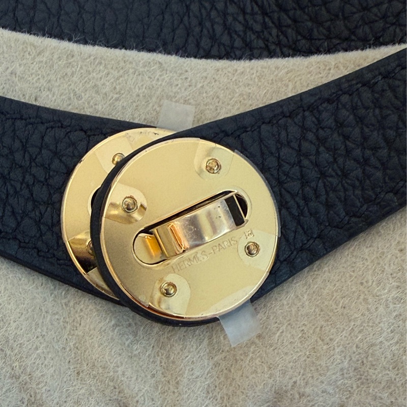 全新HERMES黑色金釦89 NOIR Lindy26肩背包-7