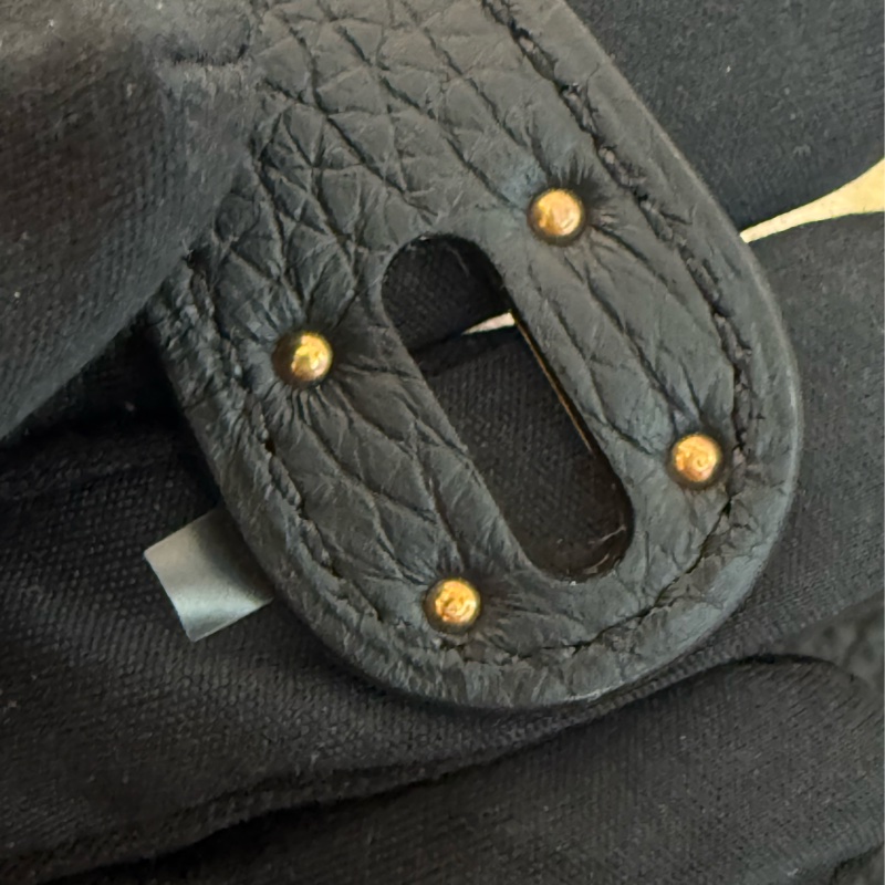 全新HERMES黑色金釦89 NOIR Lindy26肩背包-8