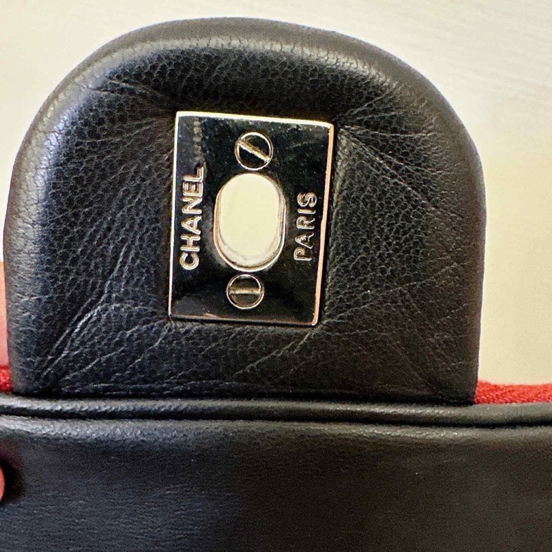 Chanel 牛皮洞洞季節款肩背包 #讓藏45800 #超甜 附上背帶也可以斜背 正常使用痕跡 #大容量超好用也輕 成色配色很美 又帥又颯 百-12