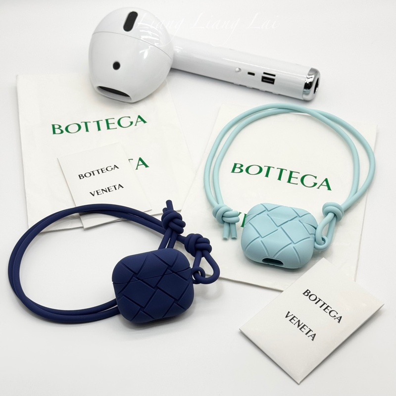 BOTTEGA VENETA BV 寶緹嘉 橡膠壓紋Airpods耳機套|耳機殼(深藍色)-0