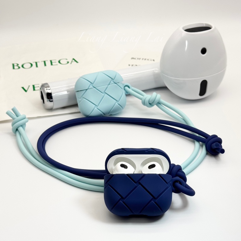 BOTTEGA VENETA BV 寶緹嘉 橡膠壓紋Airpods耳機套|耳機殼(深藍色)-2