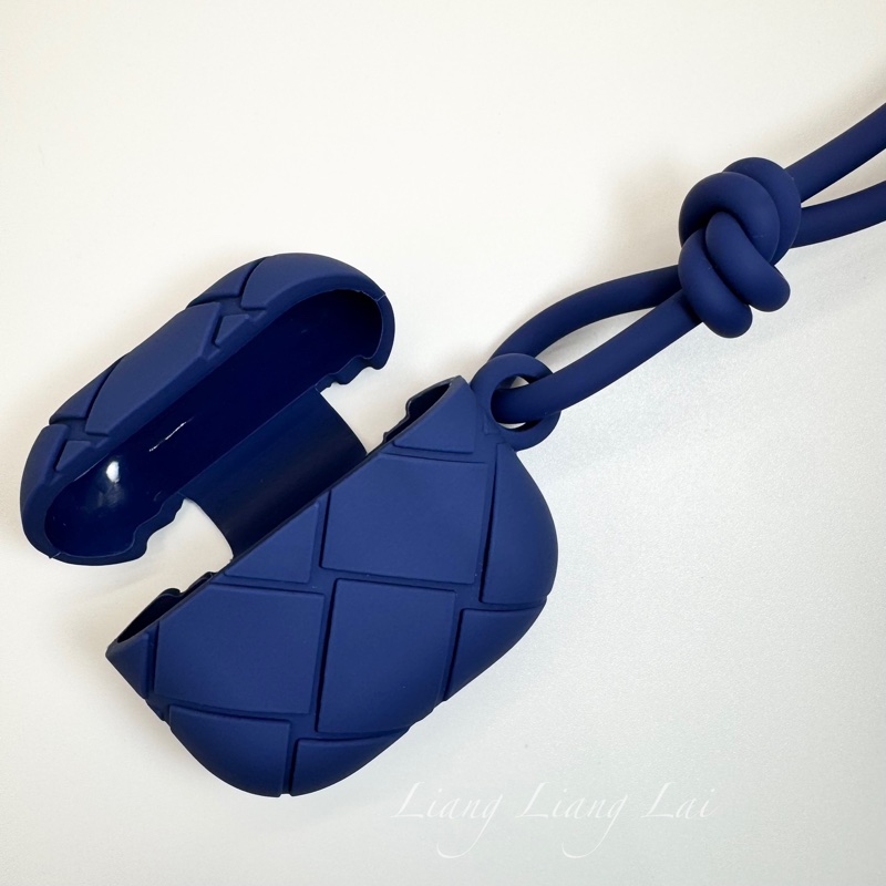BOTTEGA VENETA BV 寶緹嘉 橡膠壓紋Airpods耳機套|耳機殼(深藍色)-8