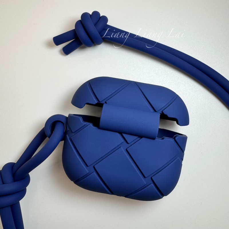 BOTTEGA VENETA BV 寶緹嘉 橡膠壓紋Airpods耳機套|耳機殼(深藍色)-9